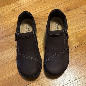 Clarks Women’sDark Brown Side Zip Shoe/Size 7 1/2M